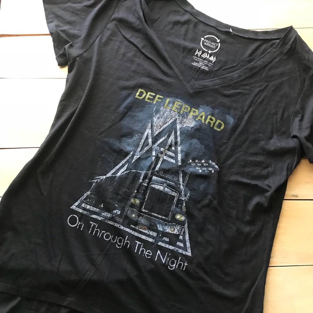 Def Leppard On Through the Night Hi Low Tee NWOT